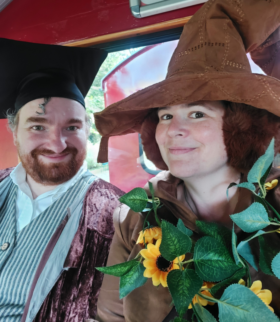 Jan und Lali im Cosplay als Prof. Slughorn und Prof. Sprout auf dem Elbenwald Festival